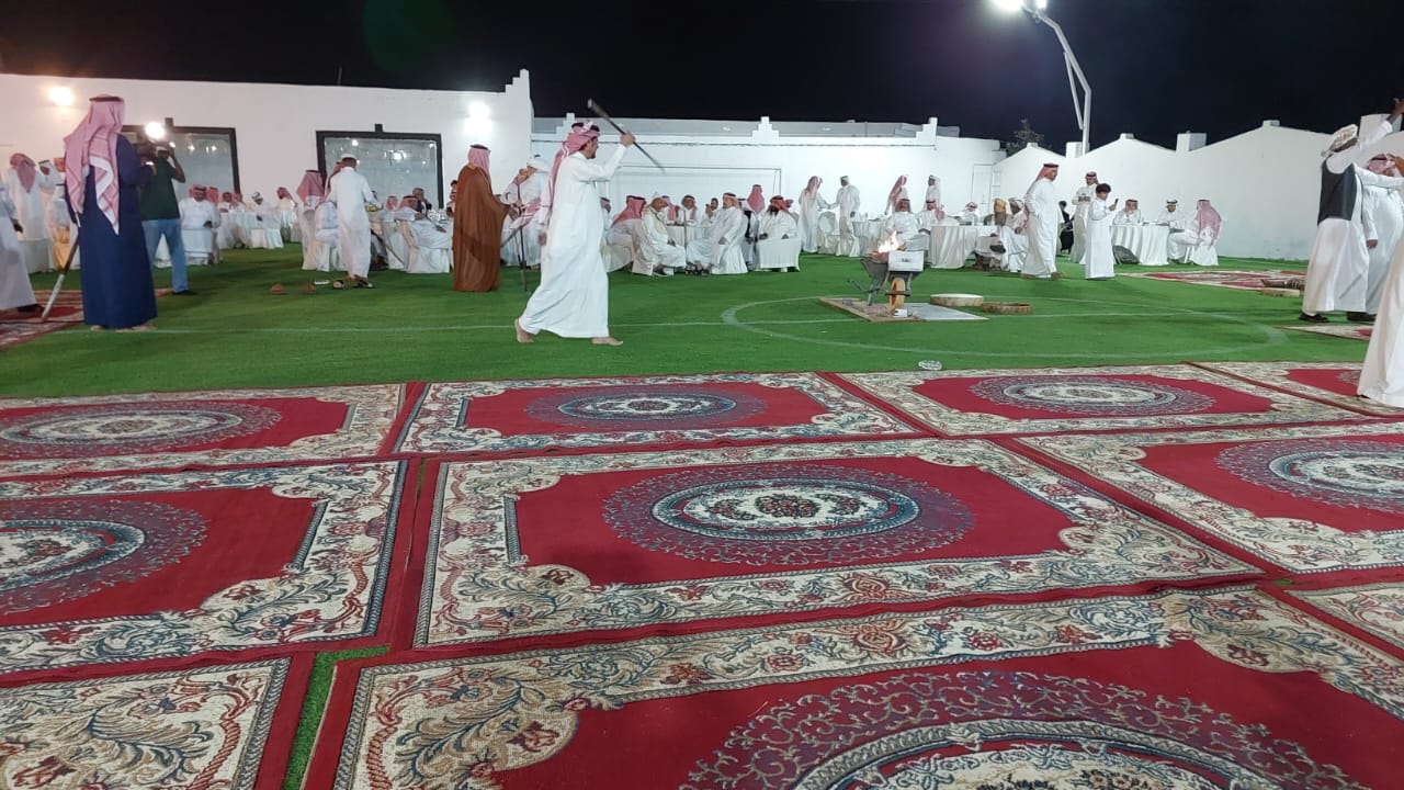 معايدة سكان حي شعب عامر