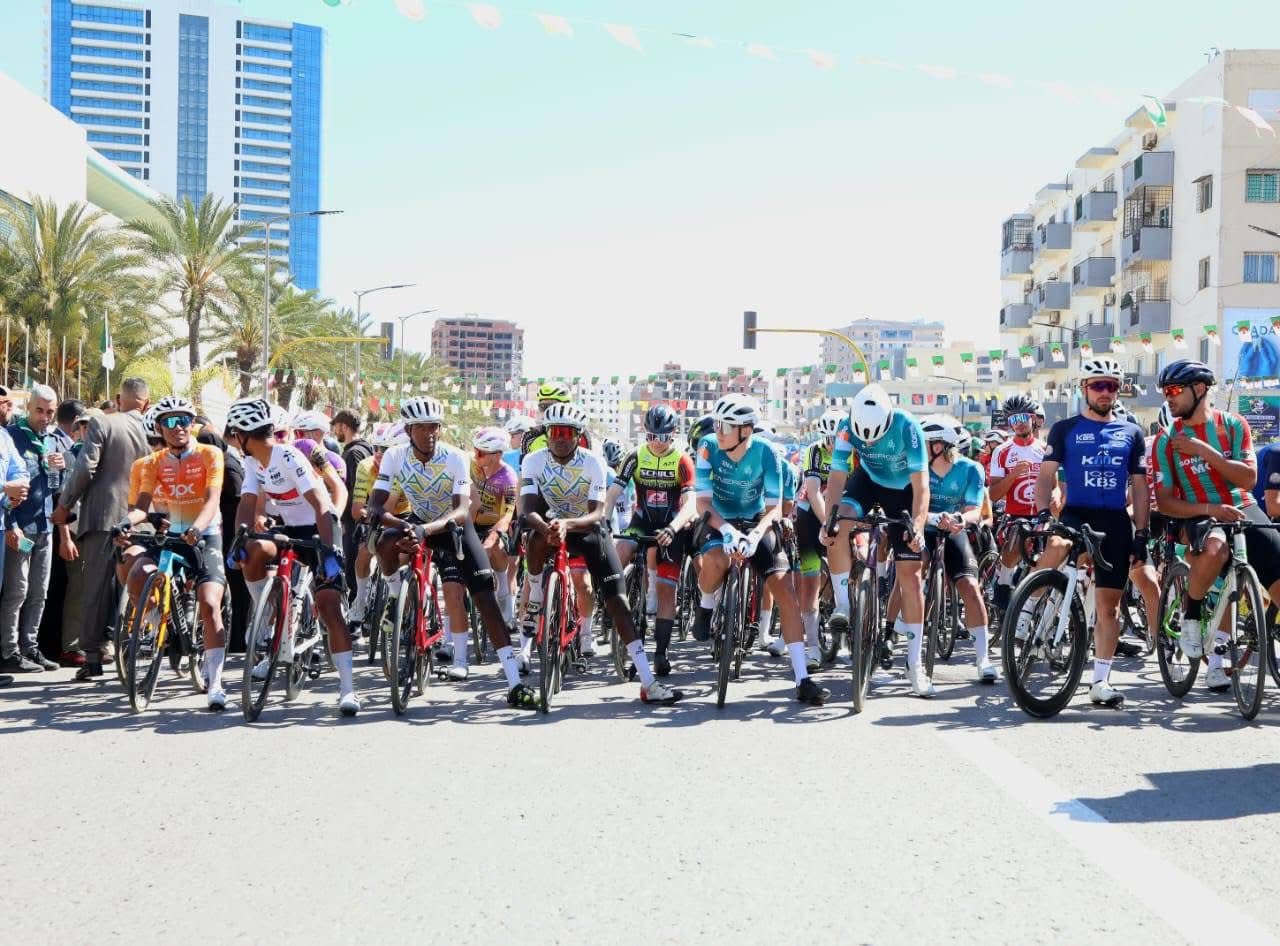 طواف الجزائر للدراجات.. 120 دراجا من 10 فرق في انطلاقة المرحلة الأولى بوهران