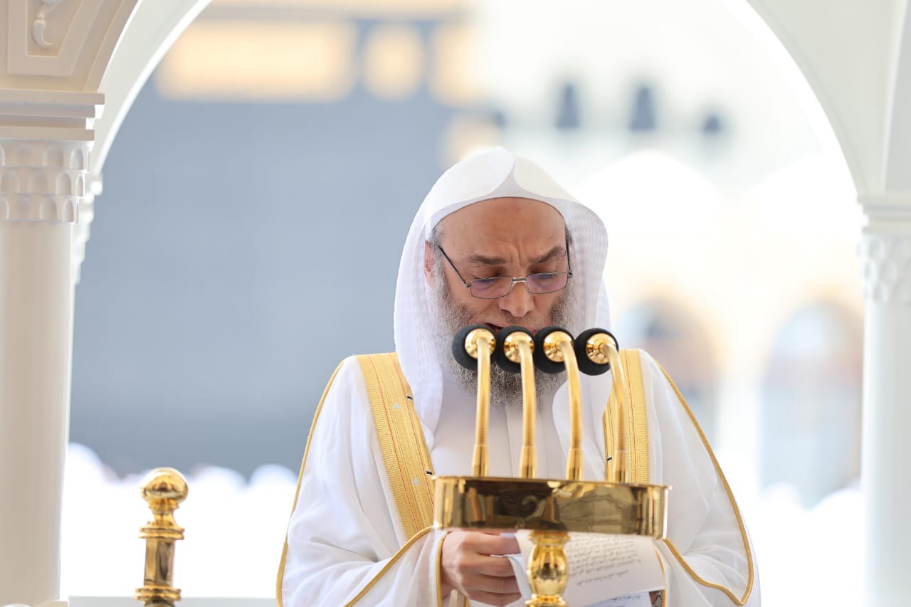 غزاوي يؤم المصلين لصلاة الجمعة بالمسجد الحرام