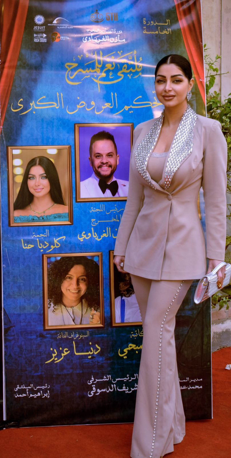 تكريم النجمة كلوديا حنا في ختام ملتقى نغم المسرحي بالإسكندرية