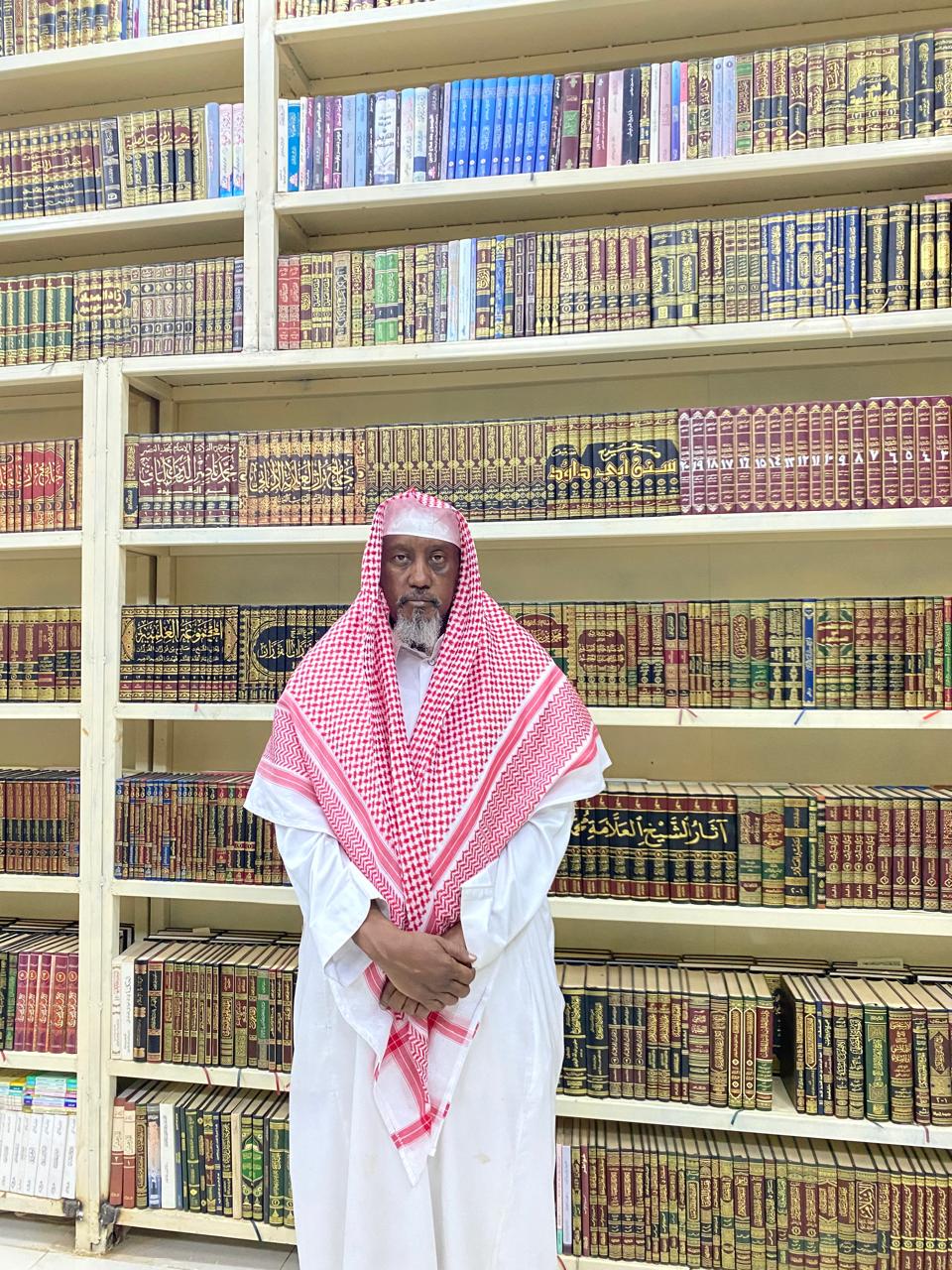 من جهد فردي إلى منارة علم: مكتبة عبده مجرشي تضيء قرية القراعة الشمالية