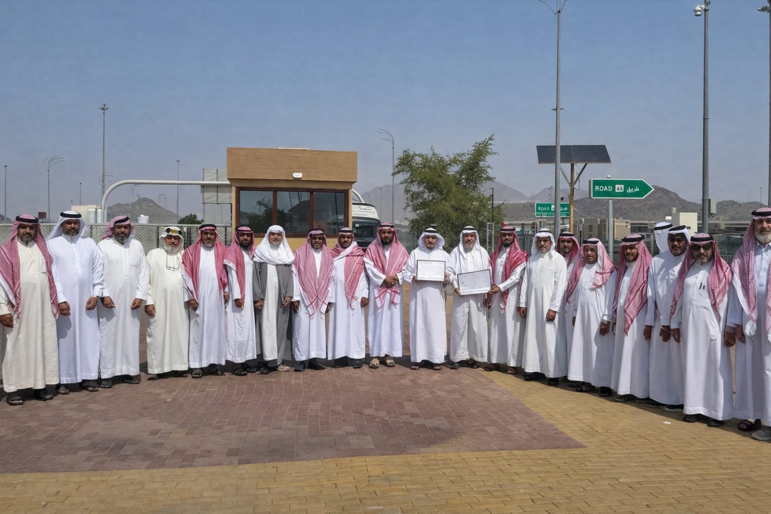 إمام وخطيب المسجد الحرام بن حميد يستقبل أعضاء “جمعية إجلال” بالأفلاج خلال رحلة تلامس روحانية مكة المكرمة وجدة