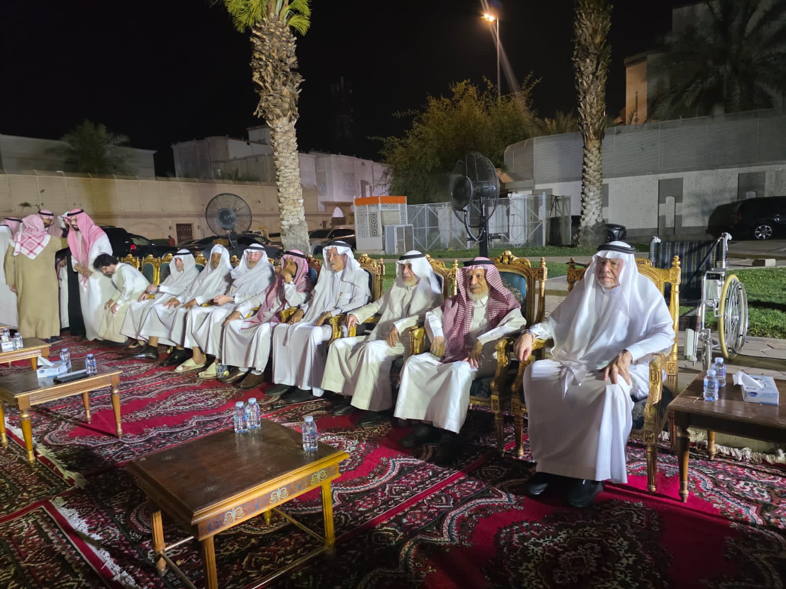 عدد من أصحاب السمو الأمراء وأصحاب المعالي في آخر أيام العزاء يقدمون واجب العزاء والمواساة لال طلب وال سندي 