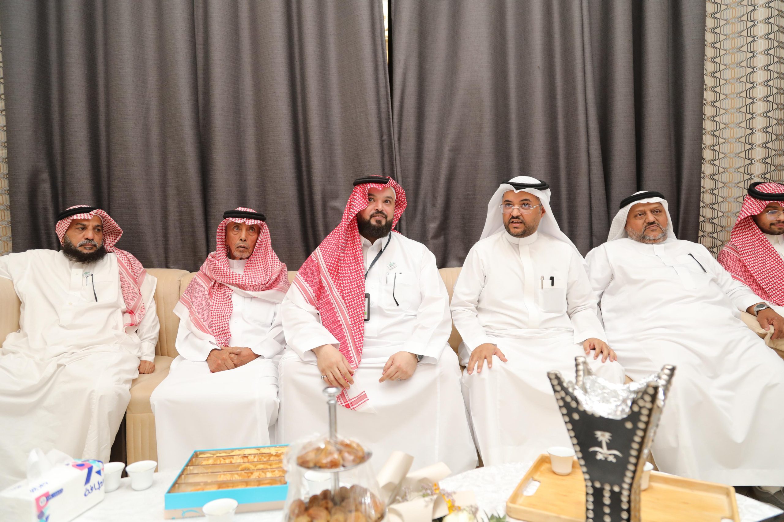 تاج المحاسن… رؤية تشكيلية تستحضر رمزية الخيل في معرض الفنان عوض القثامي