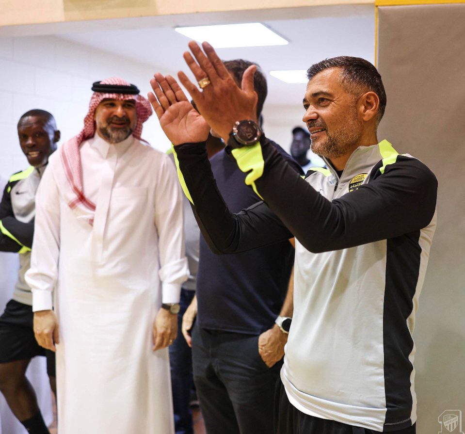 أجواء مشتعله في الإتحاد..وحالة من الغضب والتوتر   وتصعيد رئيس النادي على خلفية خسارة الفريق برباعية من نيوم 