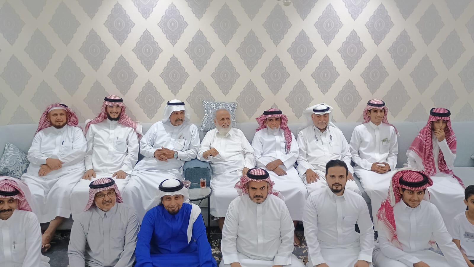 حين يتجسّد الوفاء.. “عرين الأسود الأوفياء” يضرب أروع أمثلة الأخوة الصادقة