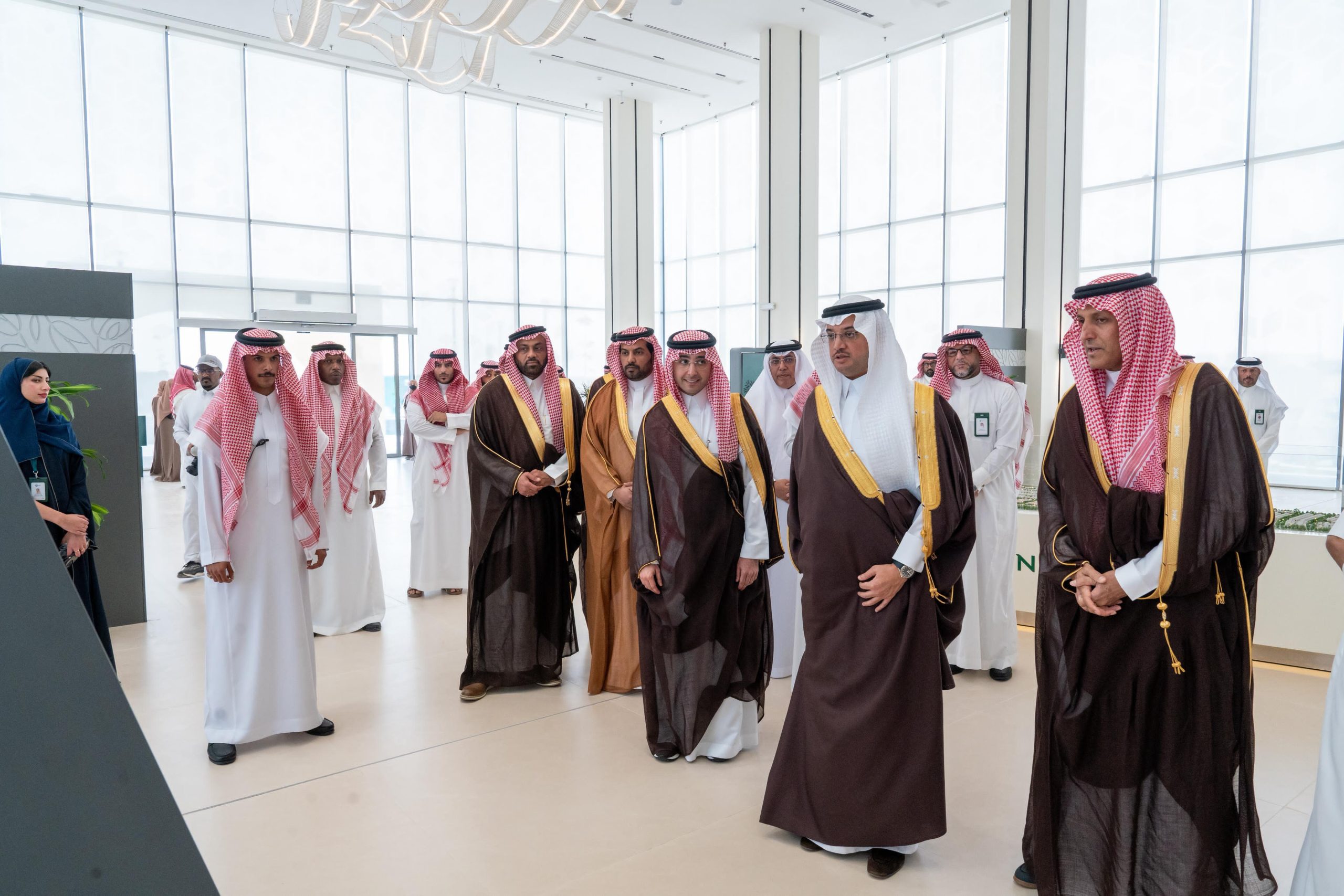 سمو محافظ الأحساء يدشّن مركز مبيعات “وجهة الورود” ويطّلع على تجربة تسويق الوجهة