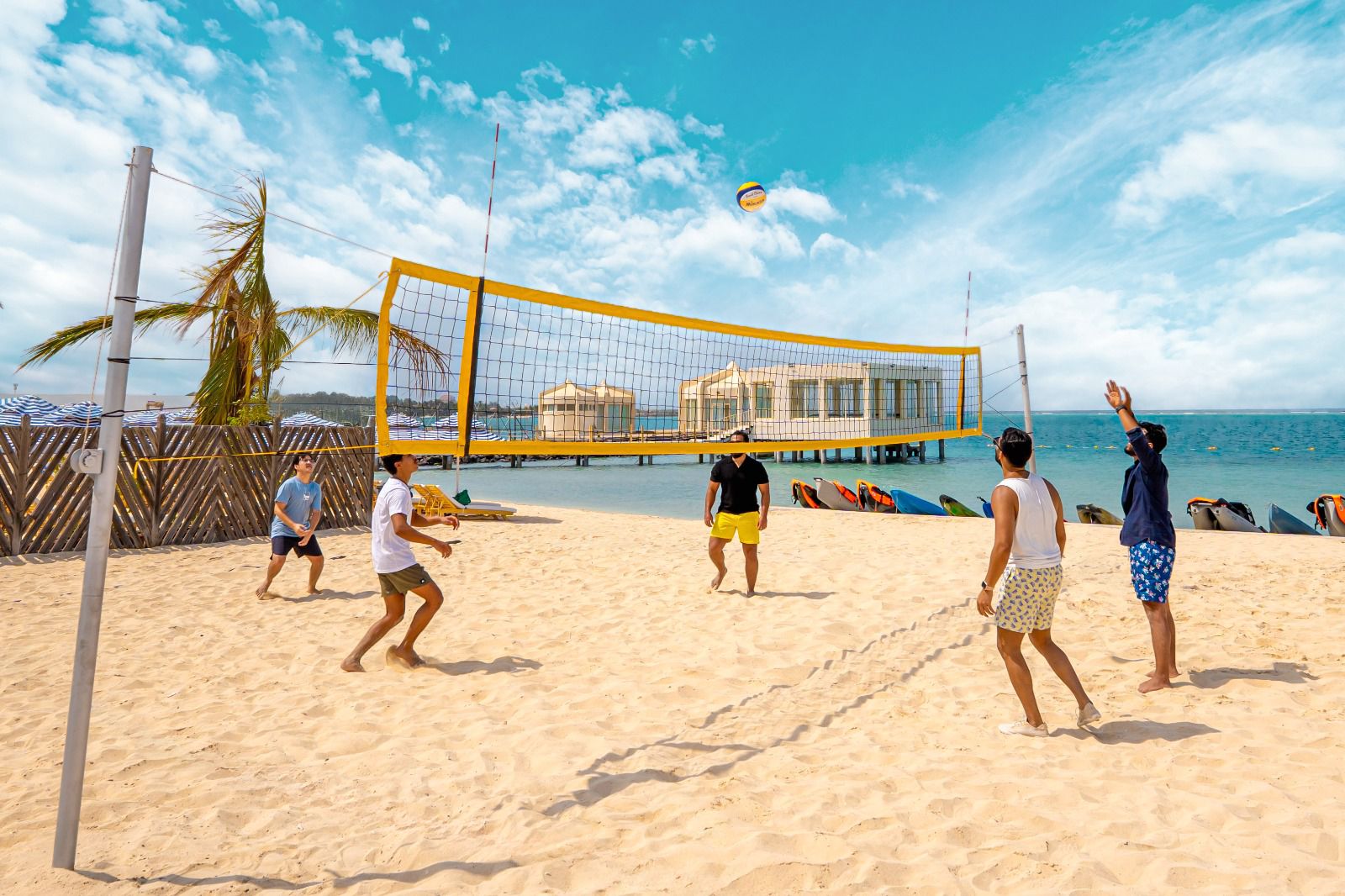 بين إعتدال الأجواء والمغامرة والاسترخاء شواطئ المملكة.. تجارب ربيعية لا تشبه غيرها