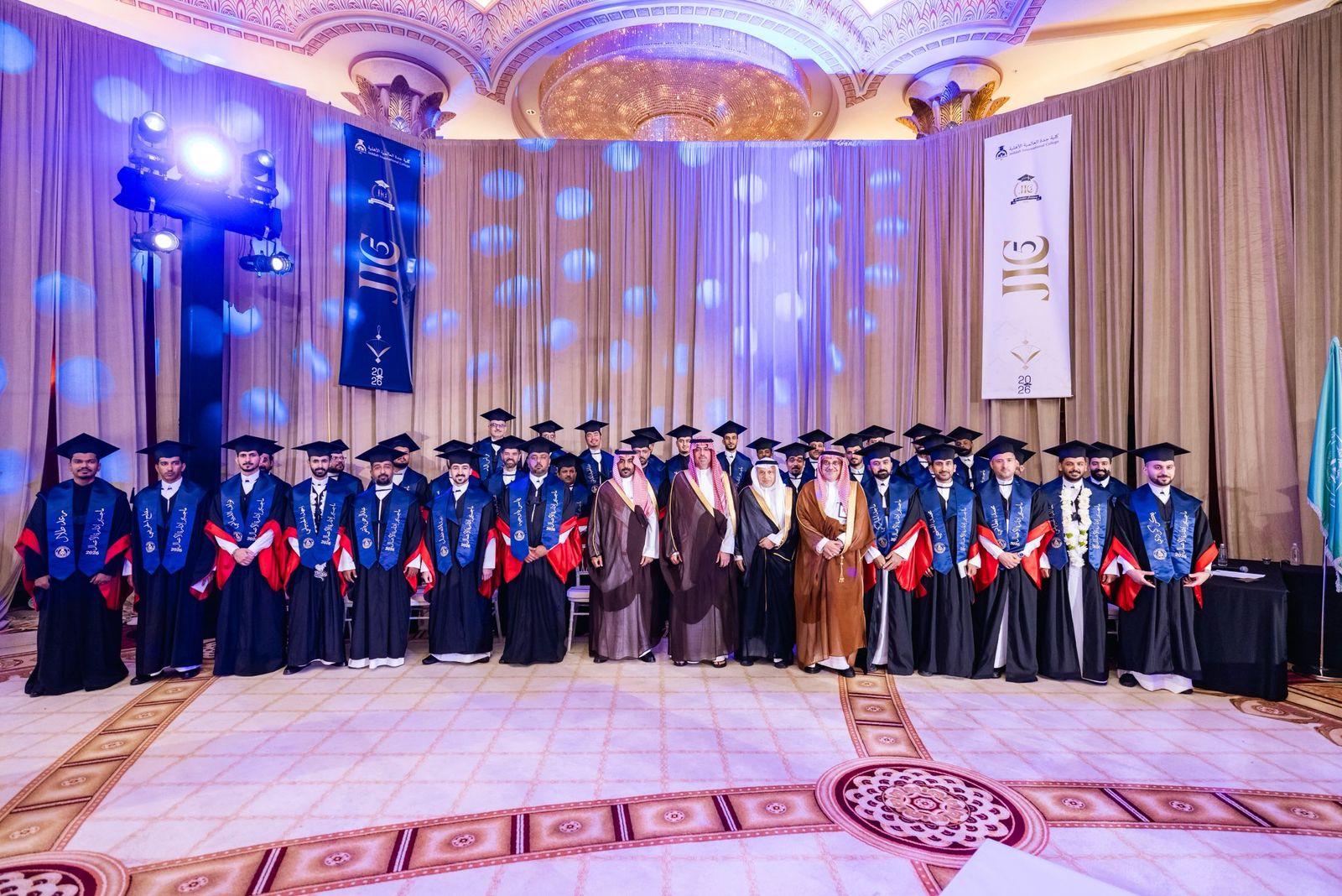 محافظ جدة يشهد حفل تخريج طلبة كلية جدة العالمية الأهلية