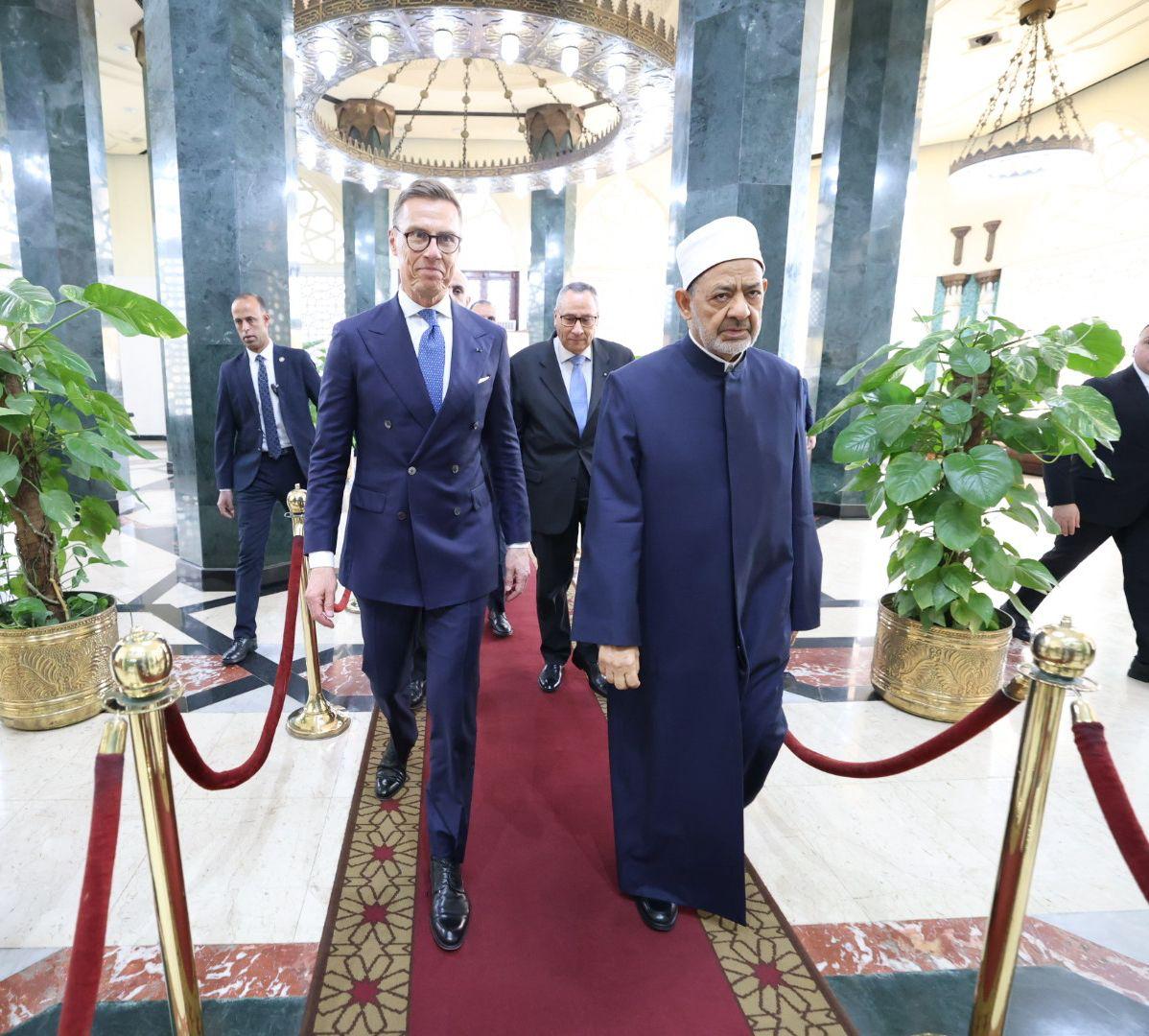 رئيس فنلندا لشيخ الأزهر: الكثير من قادة العالم يتعلمون من علماء الأديان كفضيلتكم