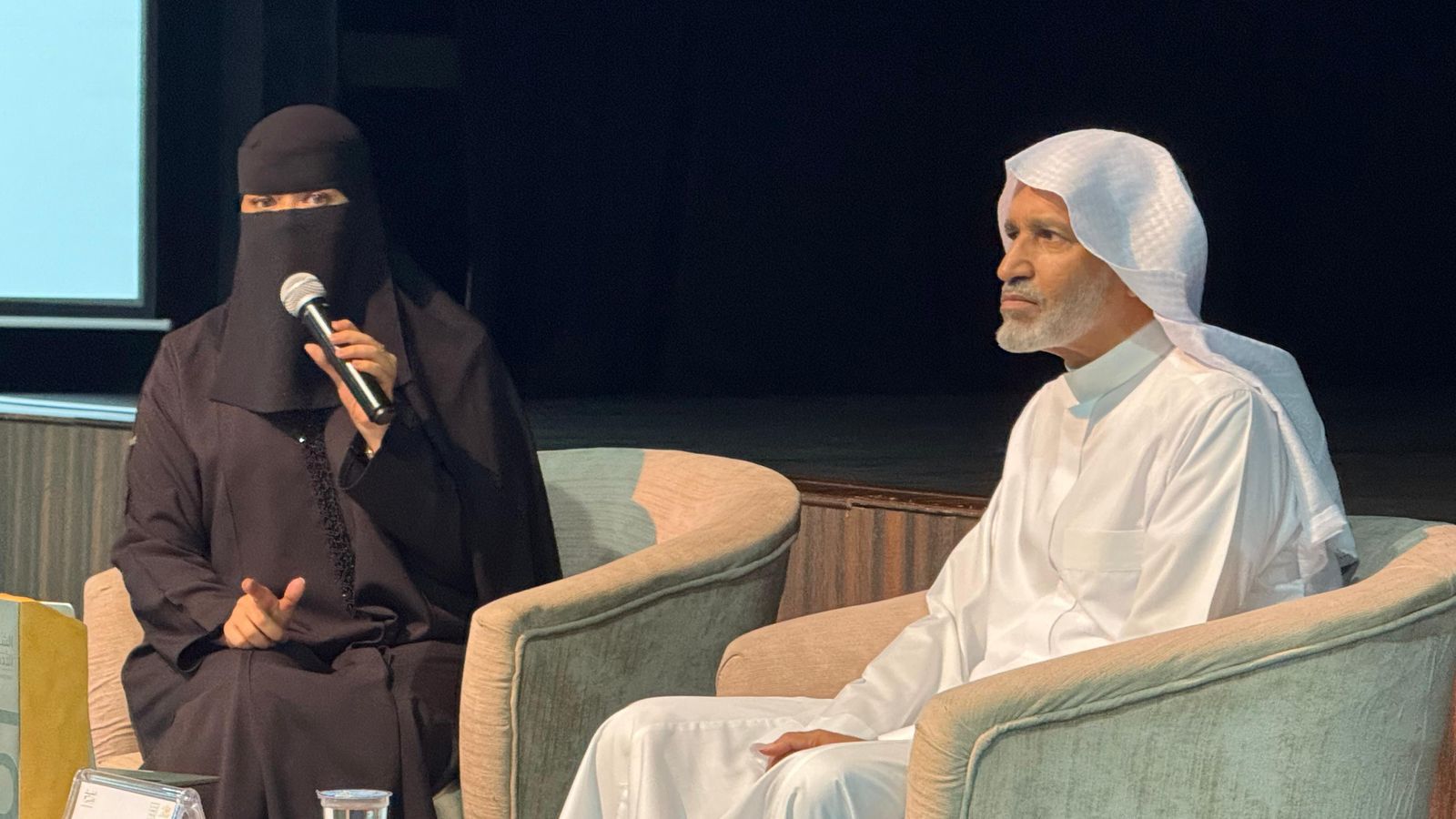 “شعر قريش في الجاهلية” يعود للحياة في الطائف