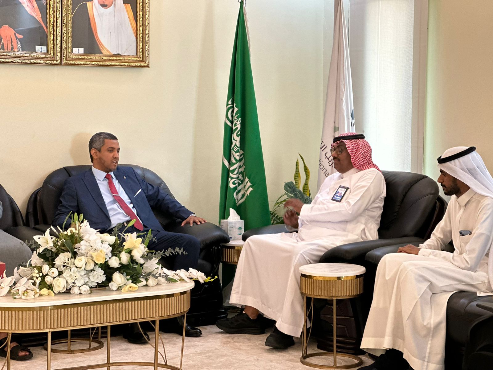 حين تتصافح الرؤية مع التمكين شراكة تصنع الأثر وتمنح الإنسان فرصته