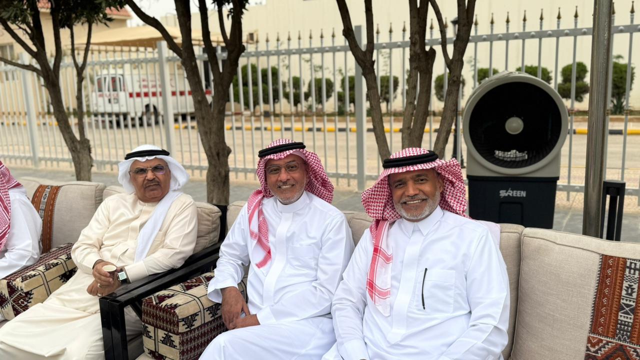 مبادرة «قرب الآباء مع الأبناء» ترسم البسمة على وجوه نزلاء دار المسنين