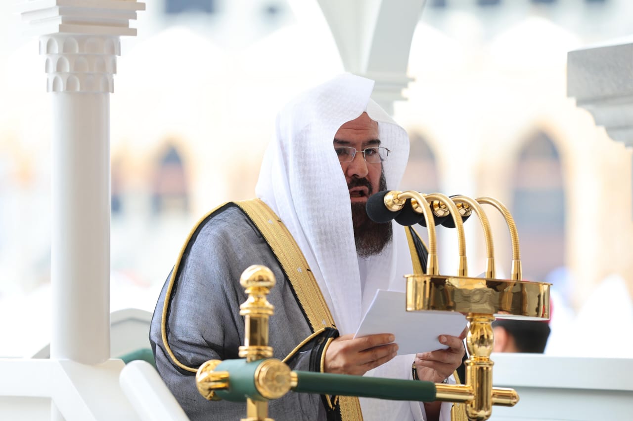 السديس يؤم المصلين لصلاة الجمعة من المسجد الحرام