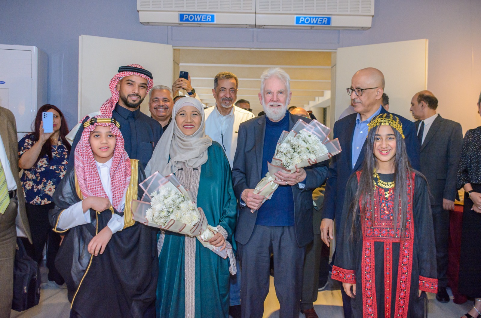 أطياف الحرمين” رحلة إيمانية بعدسة سعودية : إسكندر تنقل روحانية الحرمين للقاهرة عبر معرض عالمي بدار الأوبرا المصرية