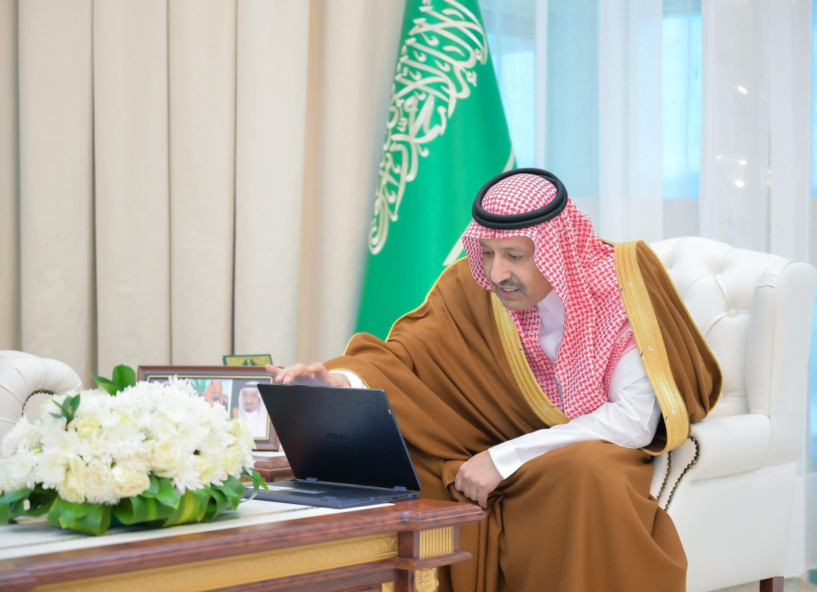 سمو أمير منطقة الباحة يطلق المنصة الإلكترونية لاستقبال طلبات التقديم على فروع جائزة الباحة للإبداع والتميز في دورتها الحادية عشرة