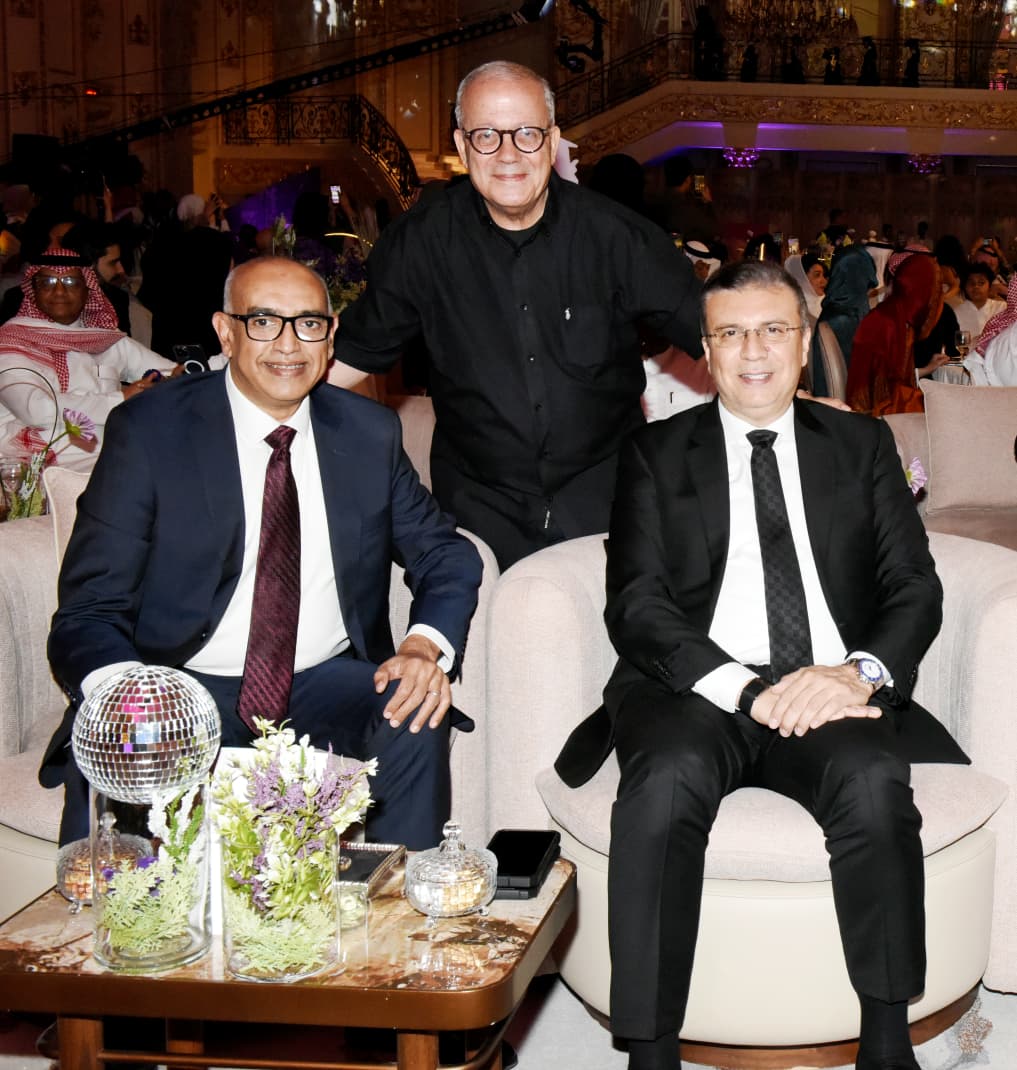 بحضور القنصل العام لجمهورية مصر ورئيس أتحاد المصريين بالمملكة ورئيس النادي الأهلي تخريج طلاب وطالبات مدارس ناسا العالمية بجدة