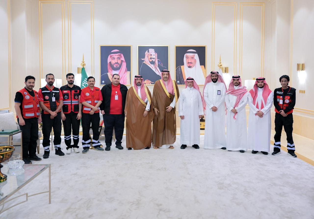 أمير منطقة الباحة يدشّن مشروع “أجهزة الصدمات بالأماكن العامة” لتعزيز فرص النجاة في حالات توقف القلب