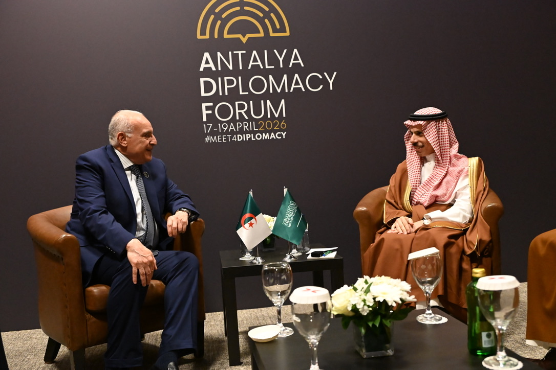 الجزائر والسعودية تأملان في حلول نهائية تكفل عودة الأمن في الشرق الأوسط