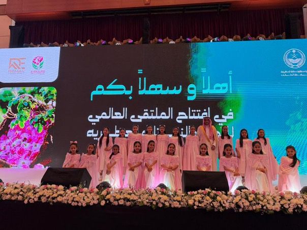 تعليم الطائف‬⁩ يسدل الستار عن مشاركته المتألقة في مهرجان الورد بـ 8 ألاف زائز ومشاركة واسعة من طلبة المدارس