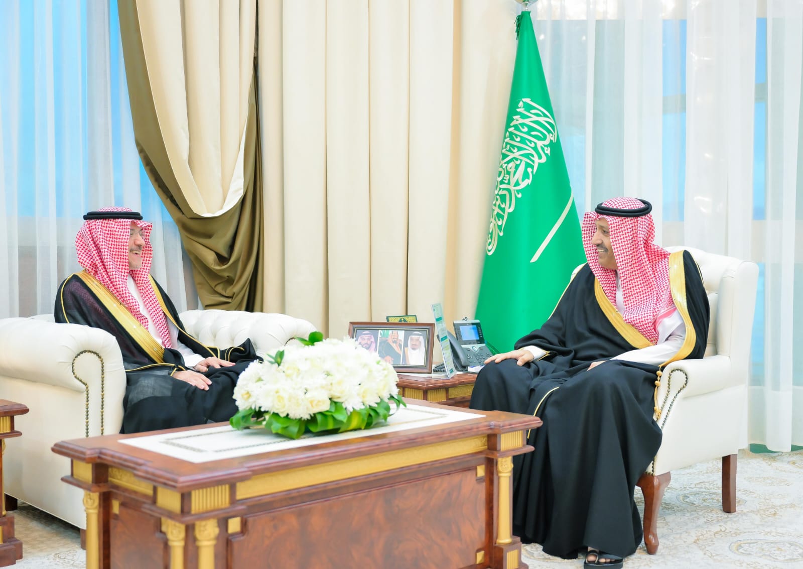 أمير منطقة الباحة يستقبل نائب وزير الموارد البشرية والتنمية الاجتماعية