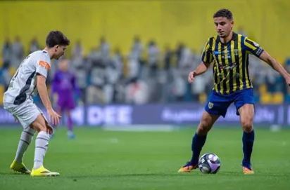 الشباب يلتقي التعاون على ملعب أرينا في الرياض من الجولة ٣١ من دوري روشن 