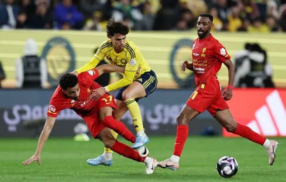 القادسية يستضيف النصر   المتصدر والطامح لمواصلة انتصاراته اليوم   من دوري روشن السعودي