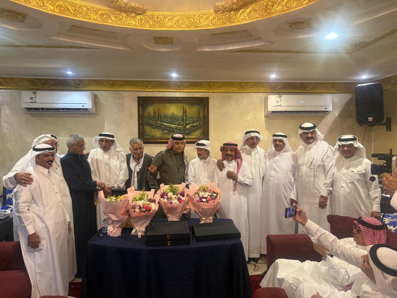 علي نوح يُكرّم ويحتفي بنجوم الشعر والغناء والإعلام