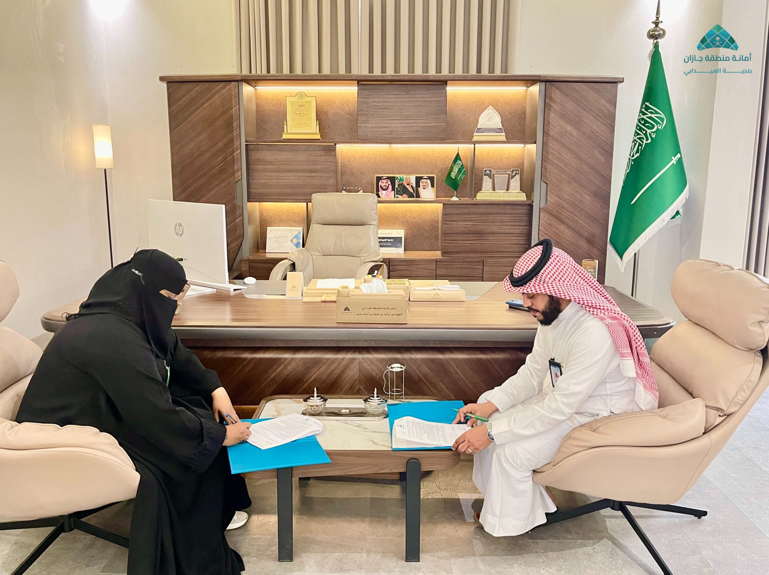 لتعزيز التنمية البشرية “بلدية محافظة العيدابي” يوقع شراكة مجتمعية مع معهد همم العطاء