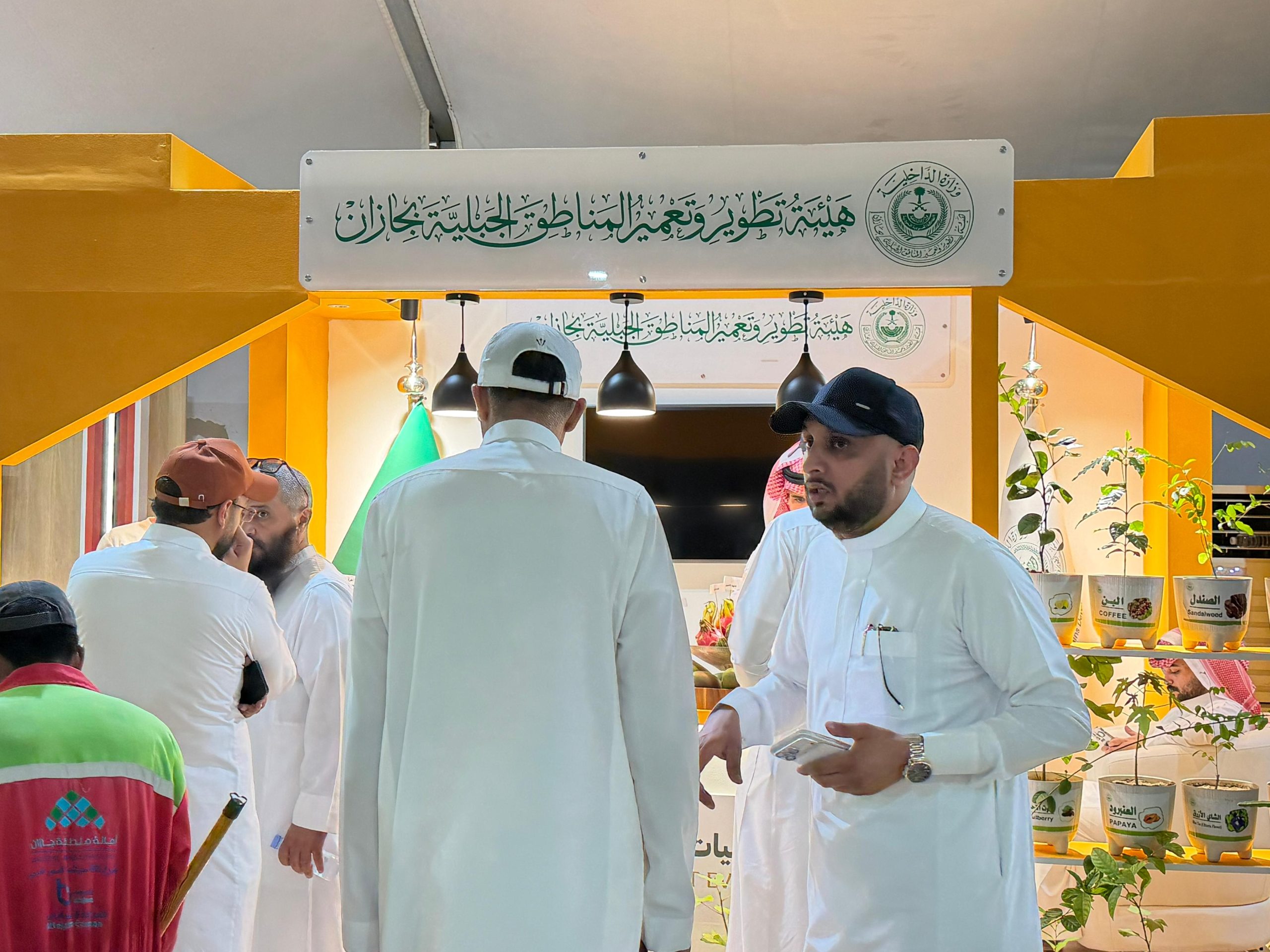 لليوم الثالث.. 50 مزارعاً يحتفون بموسم حصاد المانجو في صبيا بإنتاج يتجاوز 65 ألف طن