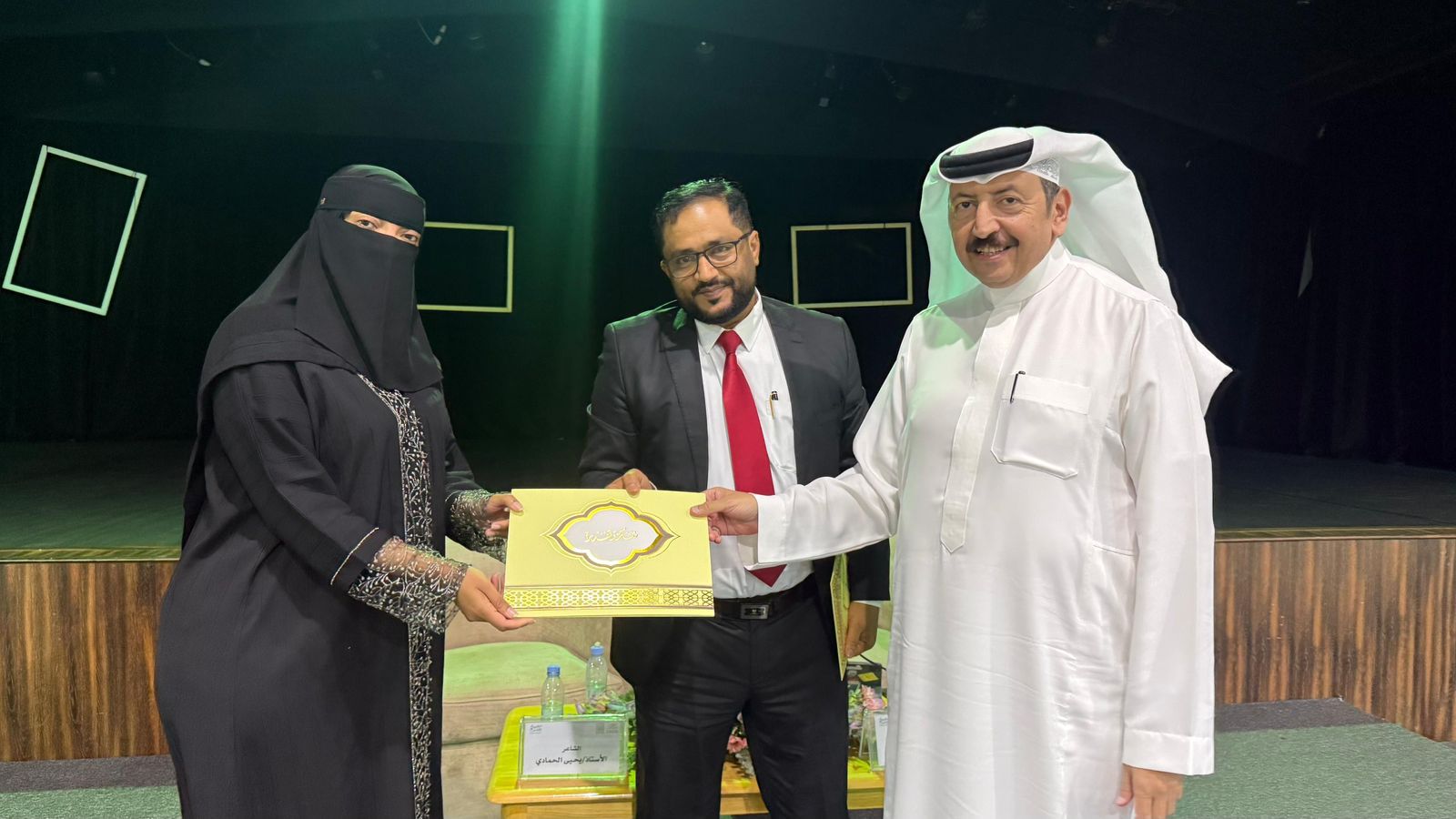 الشريك الأدبي يستعرض ثنائية الانكسار والأمل في الشعر بحضور الشاعر يحيى الحمادي