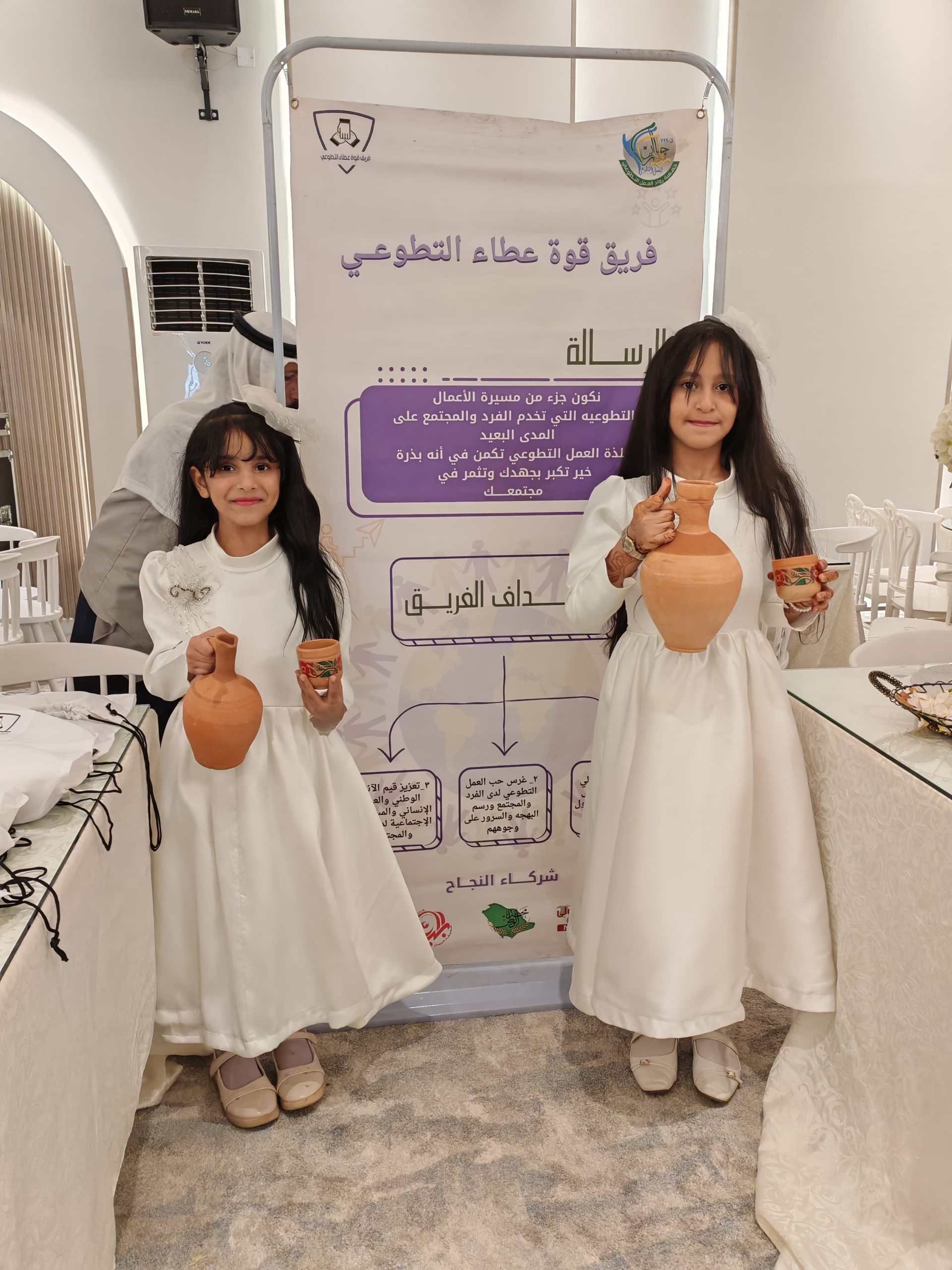 فريق قوة عطاء التطوعي يشارك في مبادرة “توديع الحجاج”