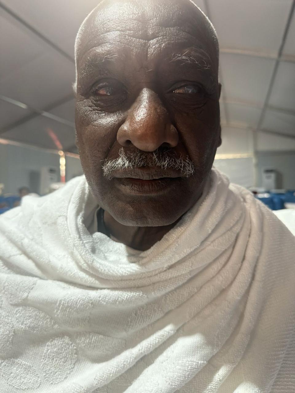 “كفيف سوداني ” من صعيد عرفات لم ينقطع دعائي لخادم الحرمين الشريفين الذي اكرمنا بحج بيت الله 