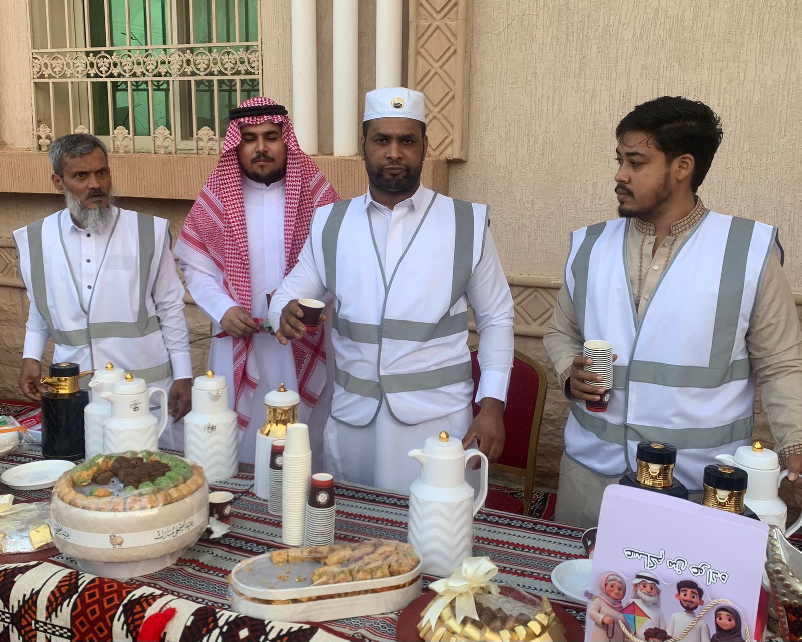 جمعية التنمية الأهلية بمحافظة المخواة تقدم   مبادرة ” لمة العيد” لجميع المصلين بجامع  البخاري 