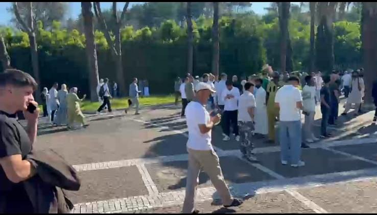 المسلمون في إيطاليا يؤدون صلاة عيد الأضحى المبارك يتقدمهم سفير خادم الحرمين الشريفين في إيطاليا