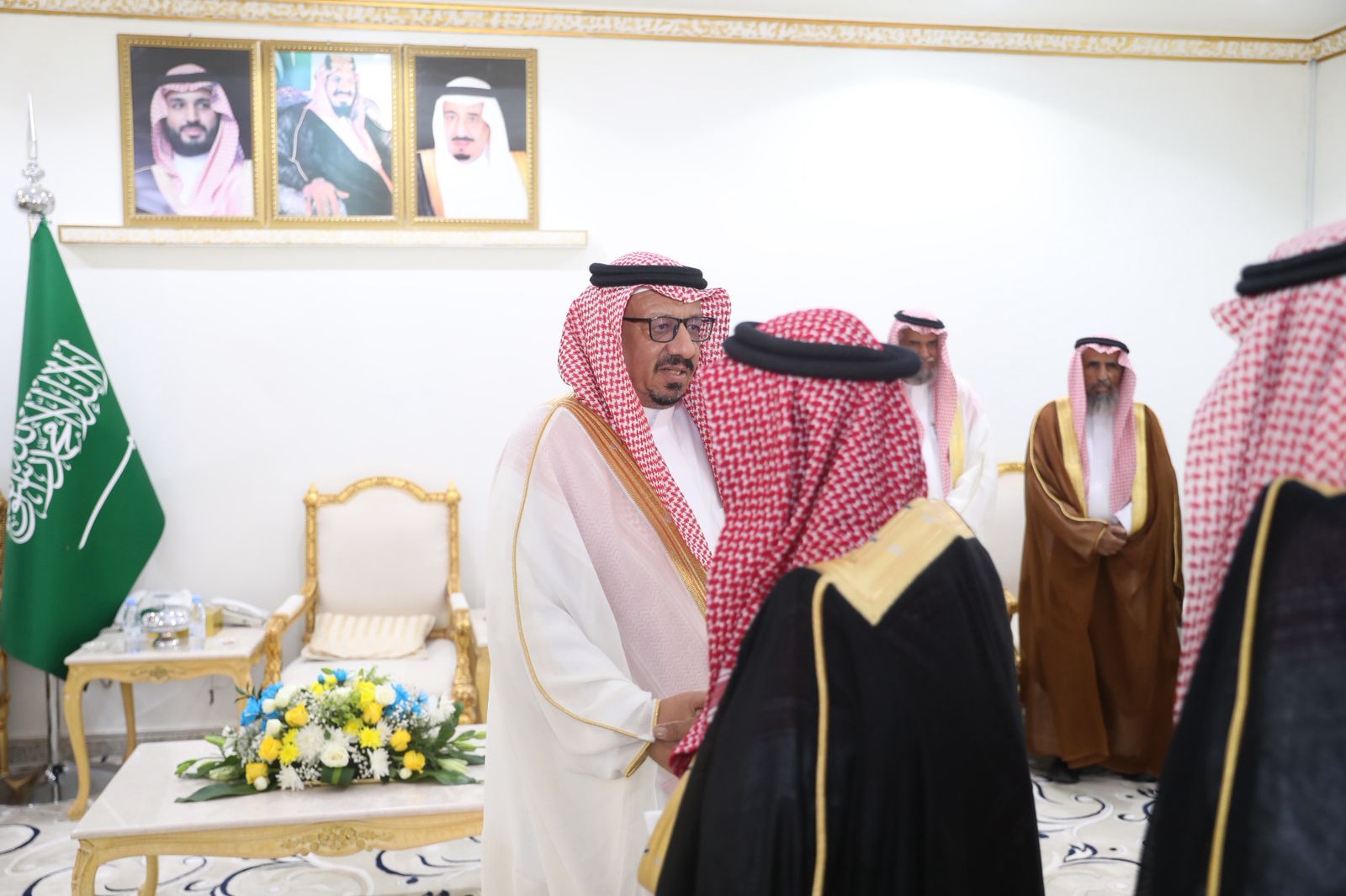 محافظ شرورة يؤدي صلاة عيد الأضحى المبارك ويهنئ القيادة الرشيدة