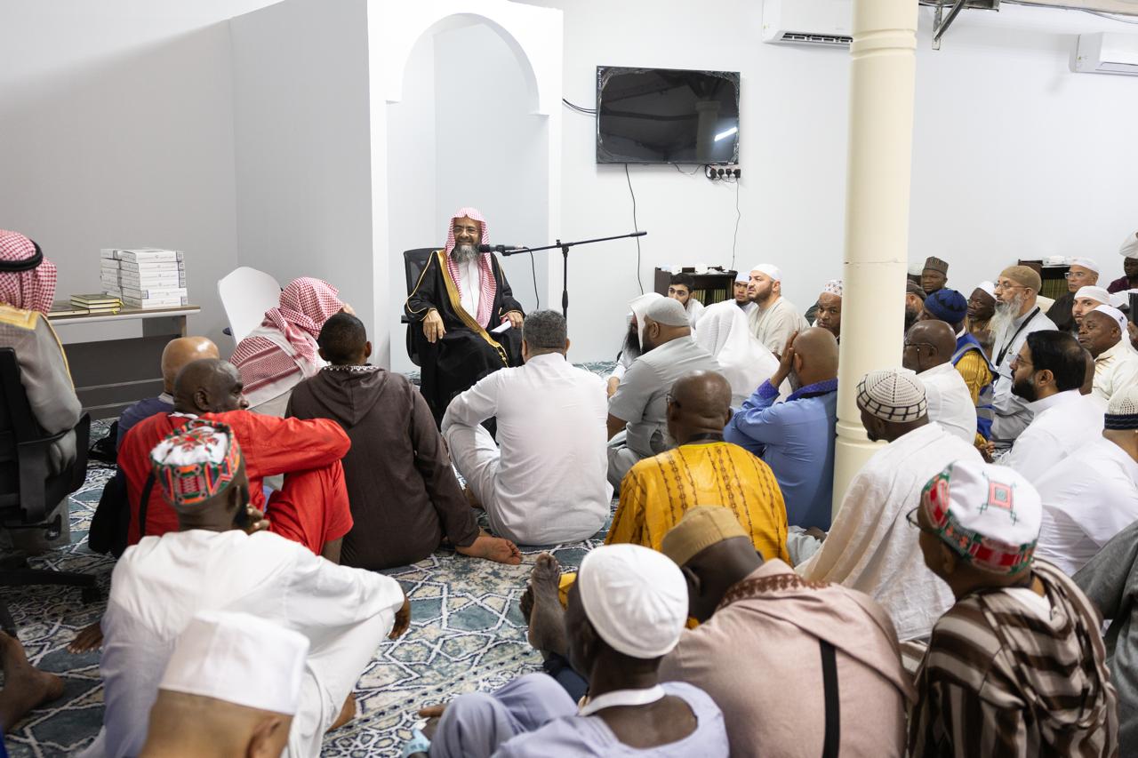 اللجنة الشرعية ببرنامج ضيوف خادم الحرمين الشريفين تواصل جهود التوعية والإرشاد في مخيمات منى