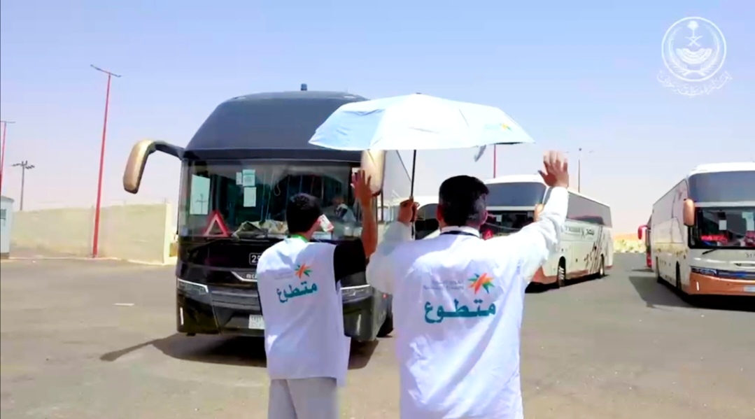 من منفذ الوديعة.. مشاعر الشكر تفيض على ألسنة حجاج بيت الله المغادرين