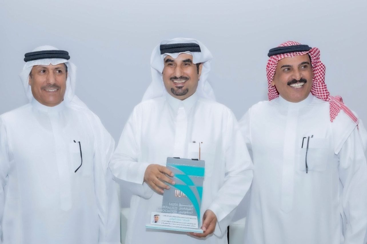 تزامنا مع اليوم العالمي لحرية الصحافة .. فرع هيئة الصحفيين بحفر الباطن يستضيف الكاتب محمد الرطيان في جلسة حوارية ويحتفي بروّاد المهنة