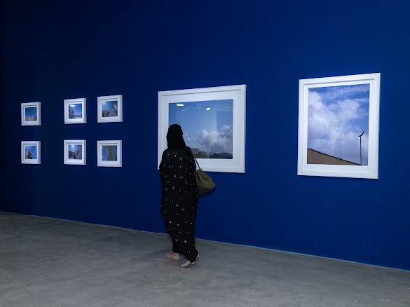 ريم الفيصل تقدم “أرض الحجيج والشعراء” بـالألوان في مساحة وصل الفنية