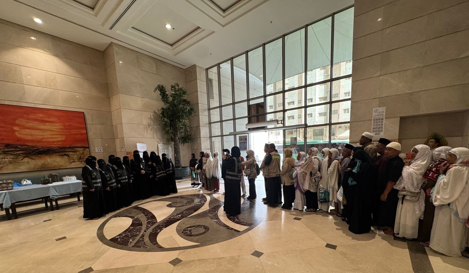 قدّم فريق بصمة مكة التطوعي مبادرة ترحيبية مميزة لاستقبال ضيوف الرحمن..
