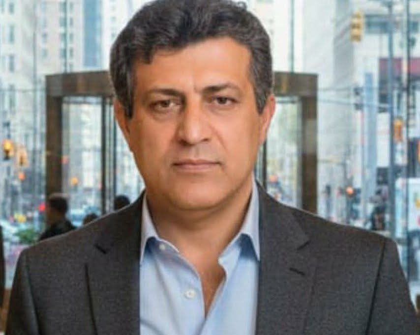 حين تكتب الحقيقة قصيدتها… عمار عبد الواحد في مجلس الحكواتي