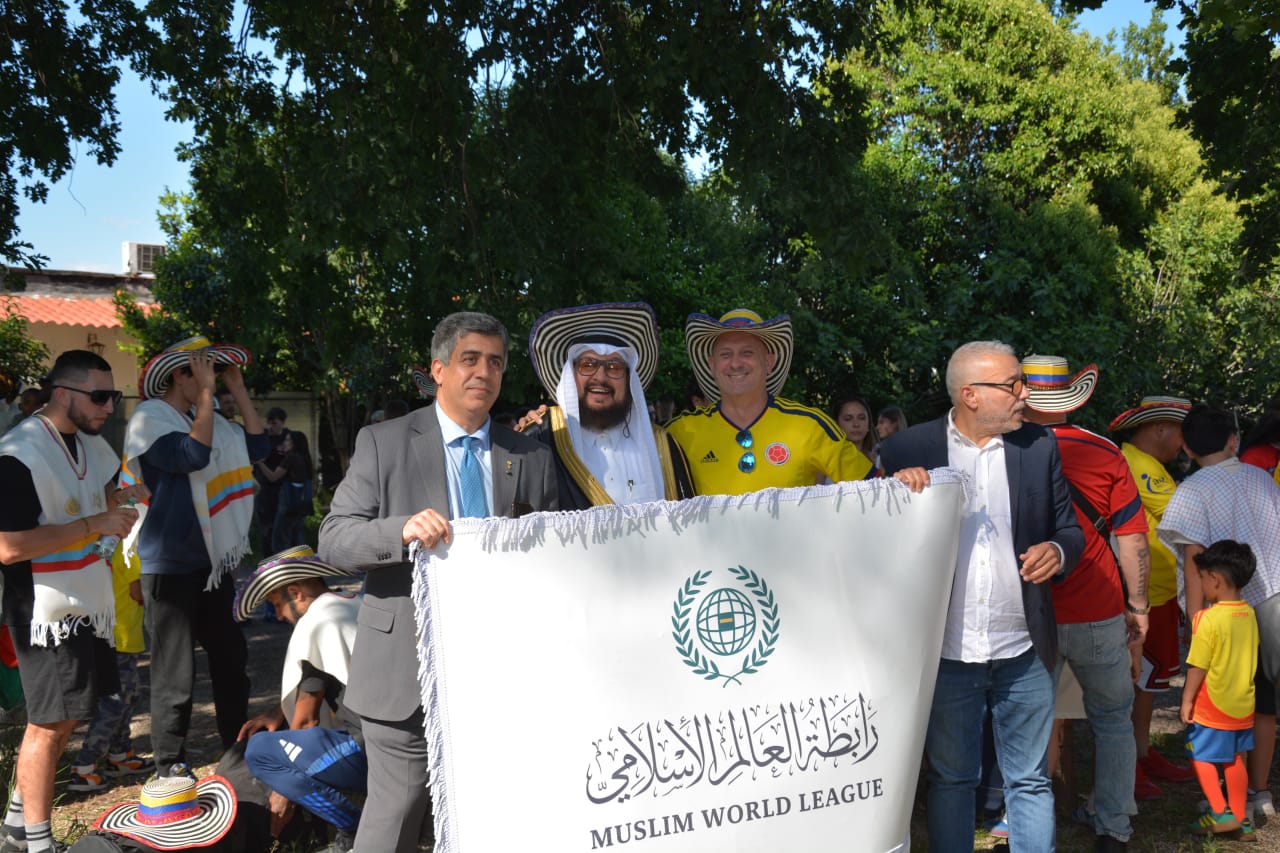 رابطة العالم الإسلامي، ضيف شرف في المونديال الدولي (28) لمنتخبات الجاليات للهواة، لكرة القدم، في إيطاليا.