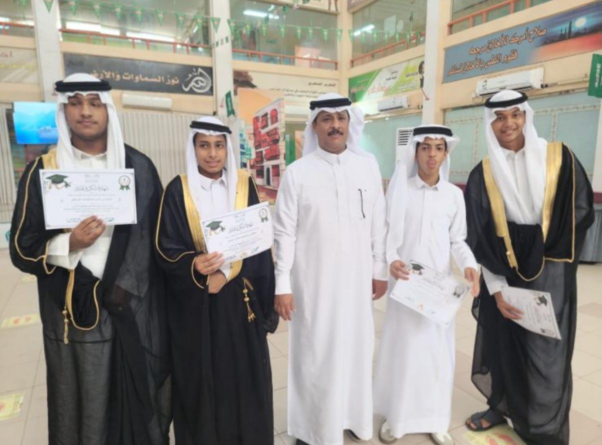 من البيت إلى المنصة… مبروك تخرجك يا عبدالله