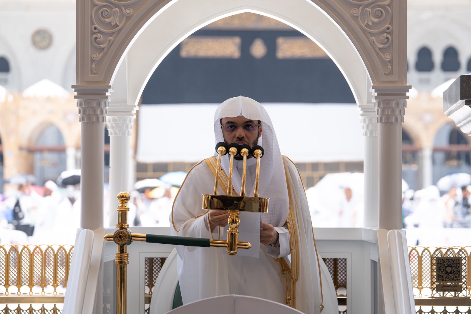 الشيخ الدكتور ياسر بن راشد الدوسري يؤم المصلين لصلاة الجمعة بالمسجد الحرام