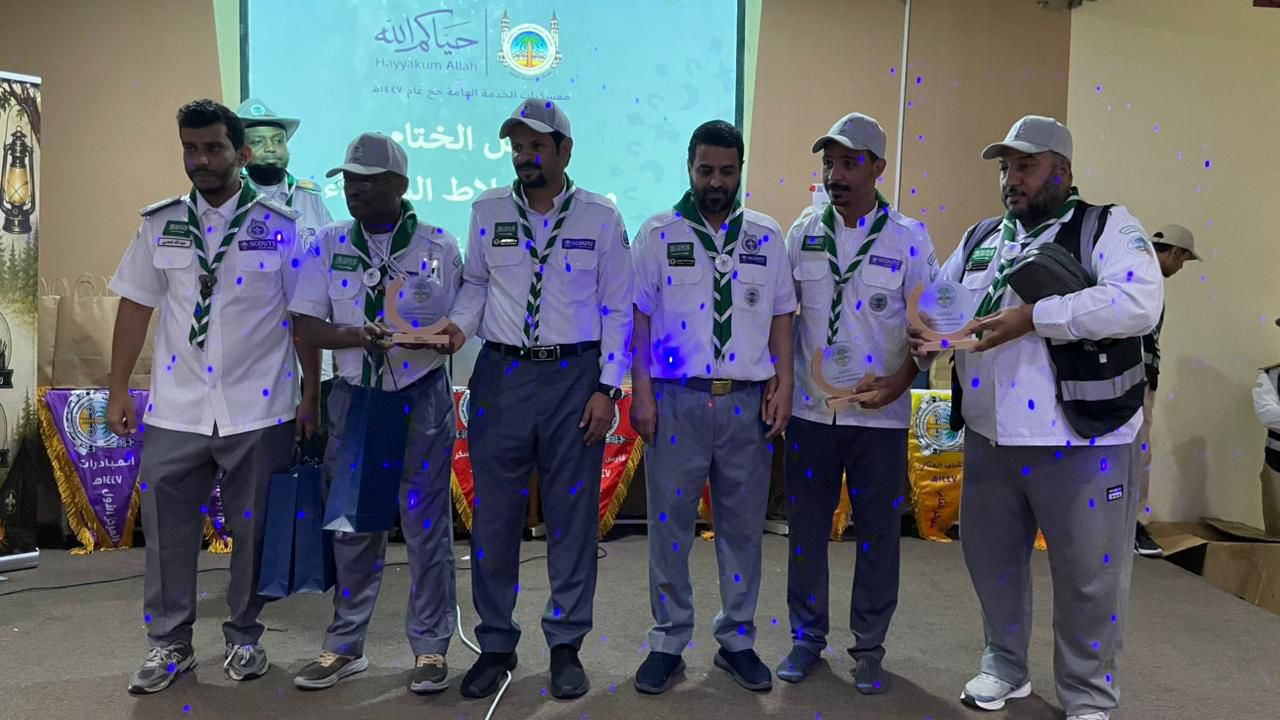 كشافة جمعية التنمية الأهلية بالعزيزية تتألق في حج 1447هـ