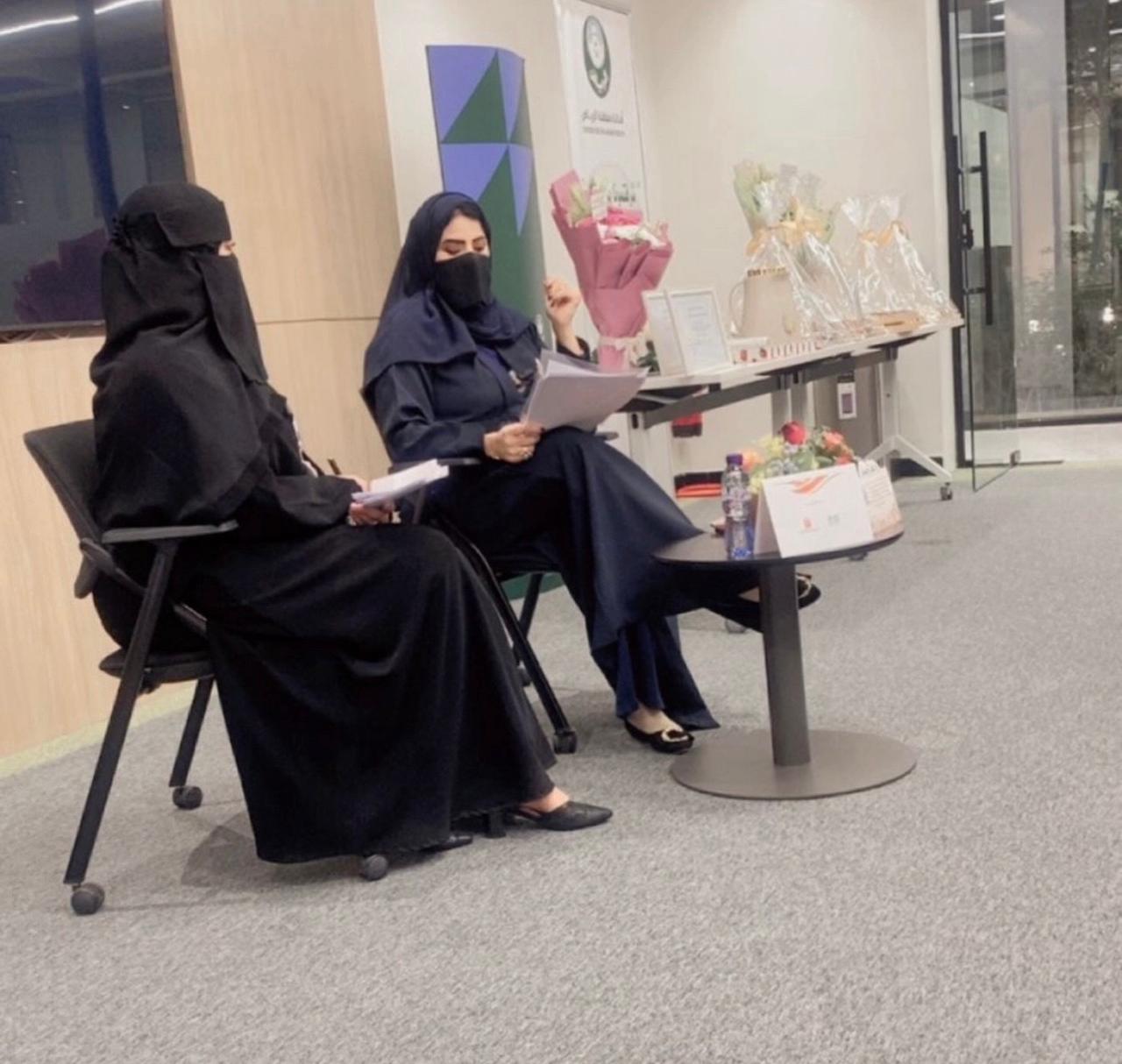 نوف الرويسان تتألق في أمسية جسور الكلمات وعلاقة التاريخ بالأدب
