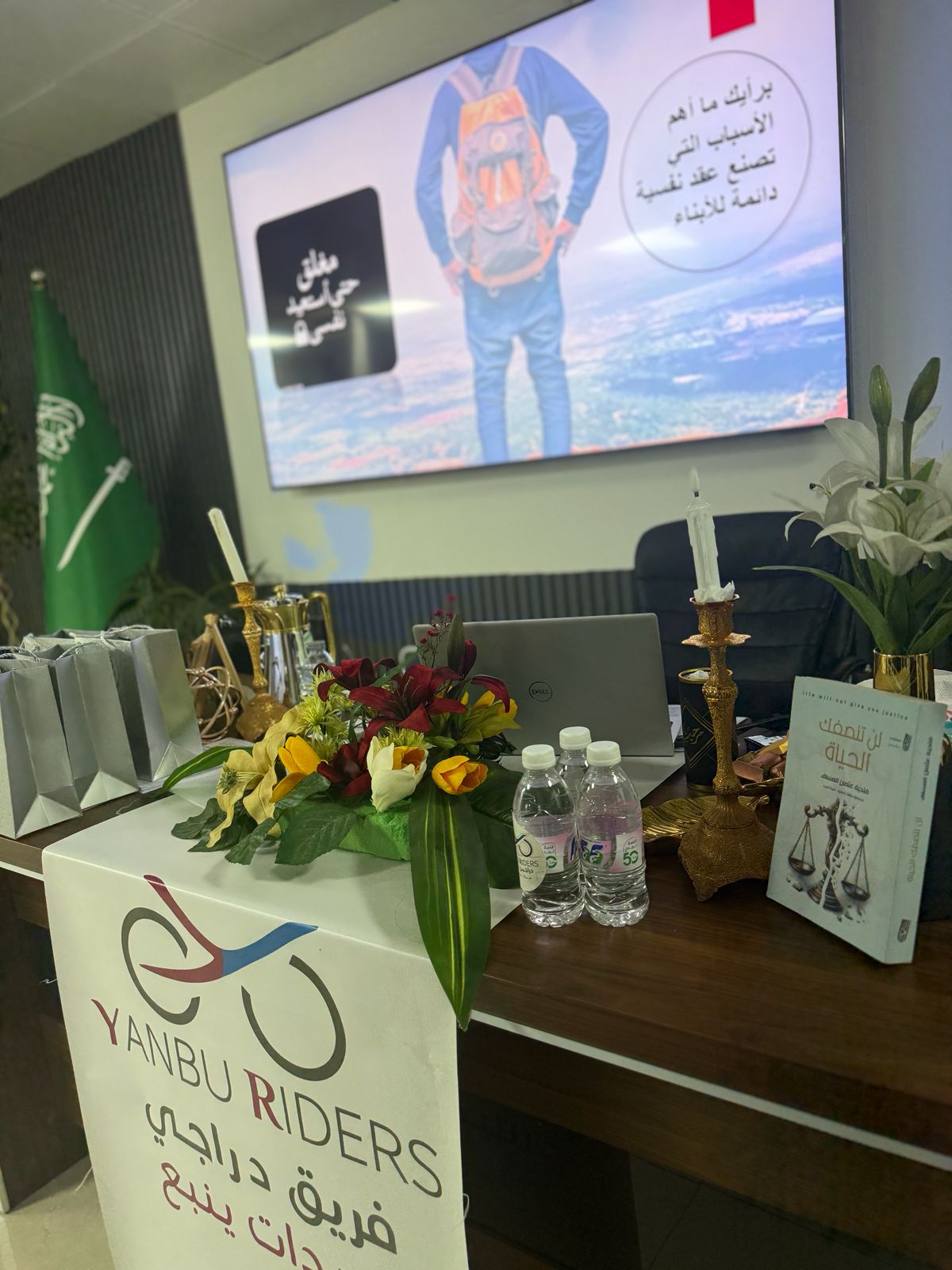 فتحية العساف تتألق في “جدران من ورق” وتُكرَّم في ختام الأمسية