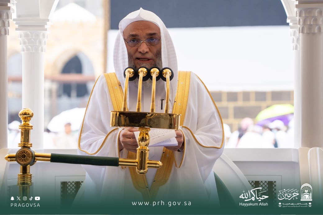 الشيخ الدكتور فيصل بن جميل غزاوي يؤم المصلين لصلاة الجمعة بالمسجد الحرام