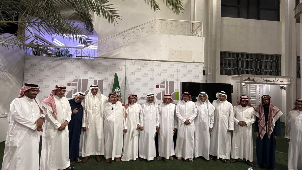 ضمن برنامج الشريك الأدبي :  البوق يستعرض عن حياة النمر العربي وعلاقته بالموروث الأدبي في جمعية أدبي الطائف 
